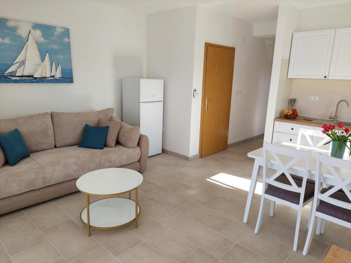 Bella Vista Apartman Komarna Kültér fotó