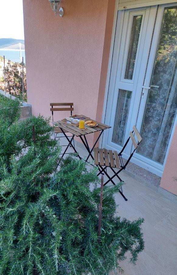 Bella Vista Apartman Komarna Kültér fotó