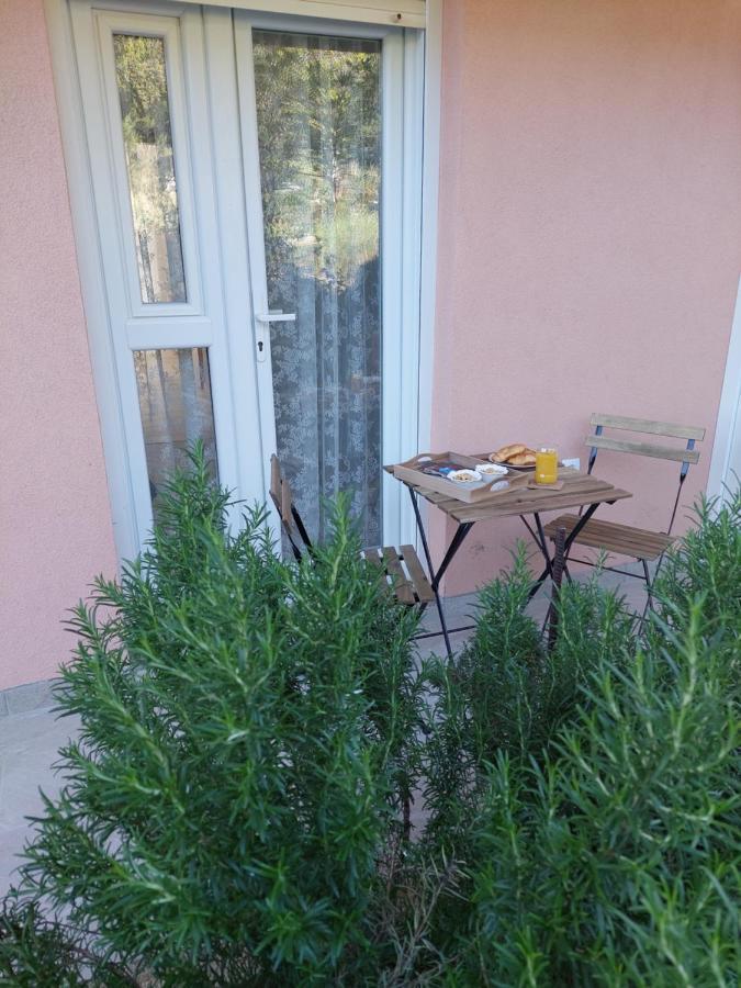 Bella Vista Apartman Komarna Kültér fotó